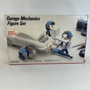 Testors 432 Garage Mechanics Figure Set 1/24 Scale Model Kit Open Box Partial